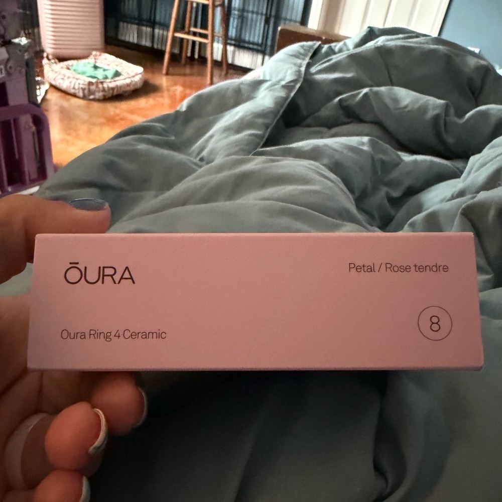 Oura Ring 4 in Petal Ceramic Size 8 - Picture 3 of 5